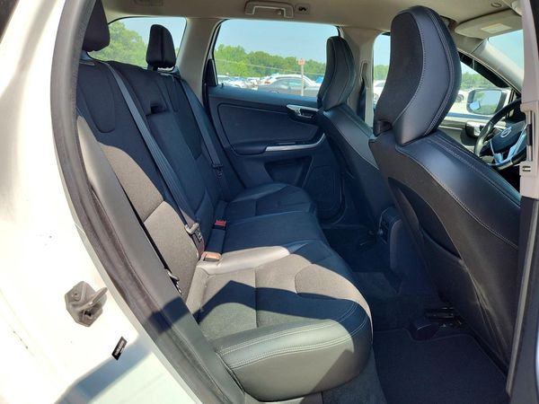 2016 VOLVO XC60 SV32 Base