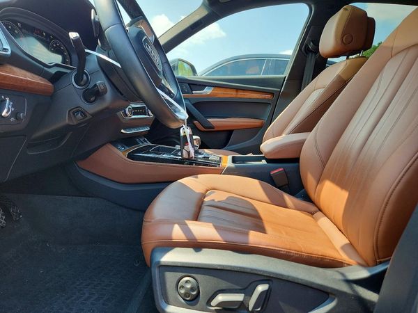 2023 AUDI Q5 quattro Premium Plus