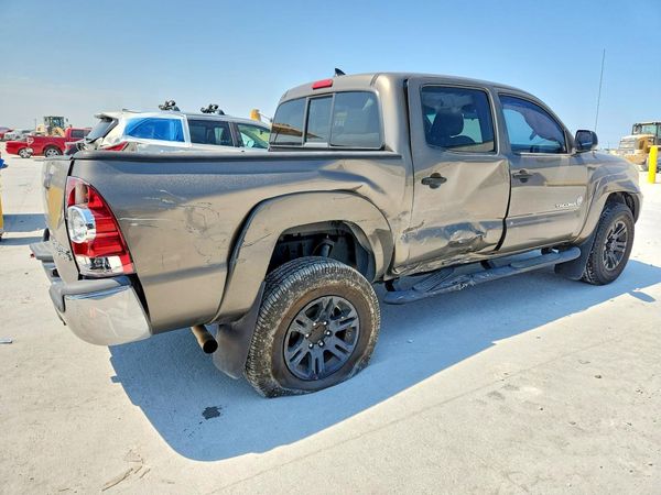 2015 TOYOTA TACOMA Delux Grade
