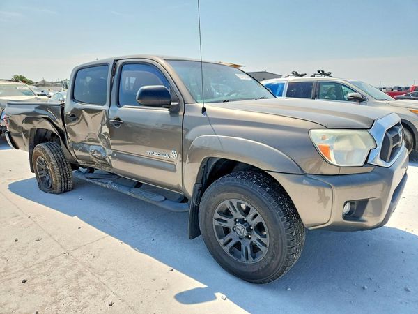 2015 TOYOTA TACOMA Delux Grade