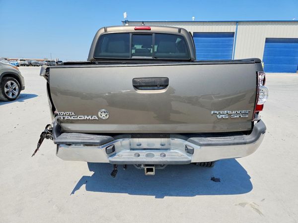 2015 TOYOTA TACOMA Delux Grade