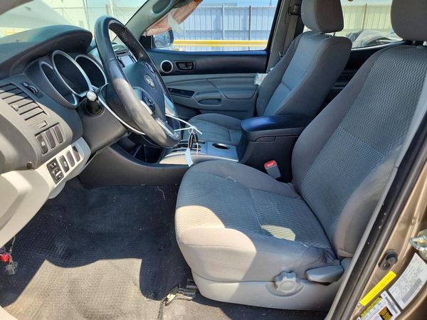 2015 TOYOTA TACOMA Delux Grade