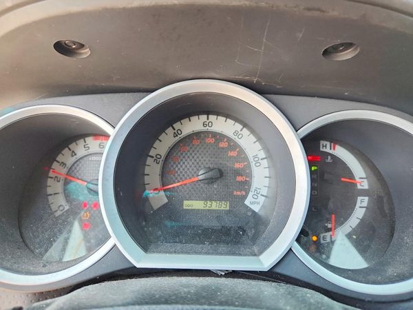 2015 TOYOTA TACOMA Delux Grade