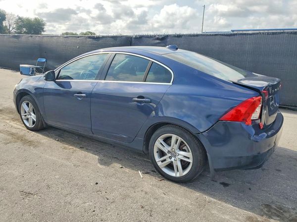 2015 VOLVO S60 Premier (non R design)