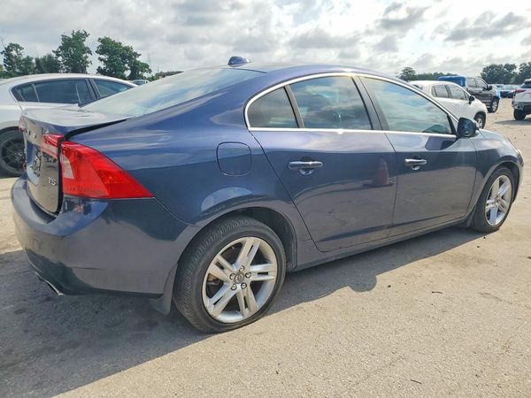 2015 VOLVO S60 Premier (non R design)