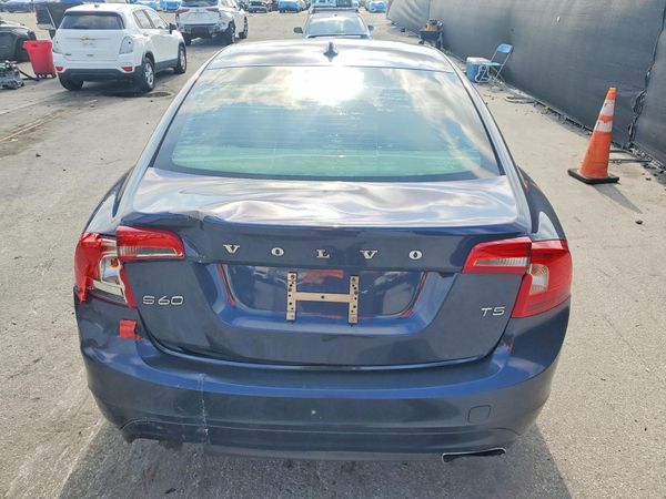 2015 VOLVO S60 Premier (non R design)