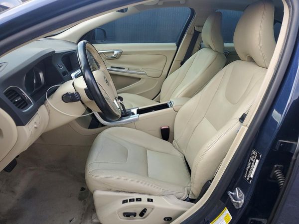 2015 VOLVO S60 Premier (non R design)