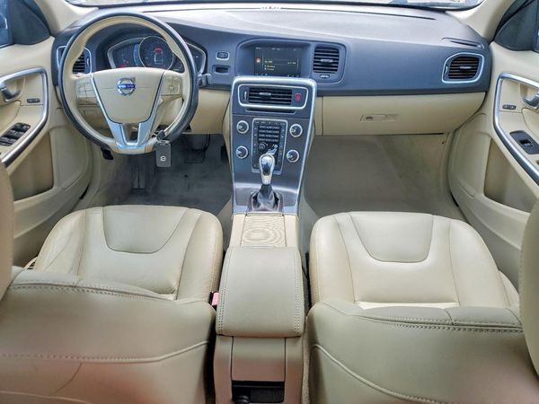 2015 VOLVO S60 Premier (non R design)