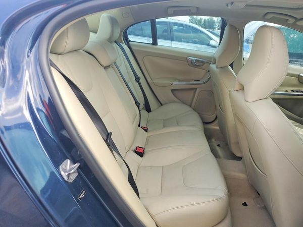 2015 VOLVO S60 Premier (non R design)