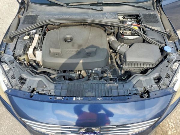2015 VOLVO S60 Premier (non R design)