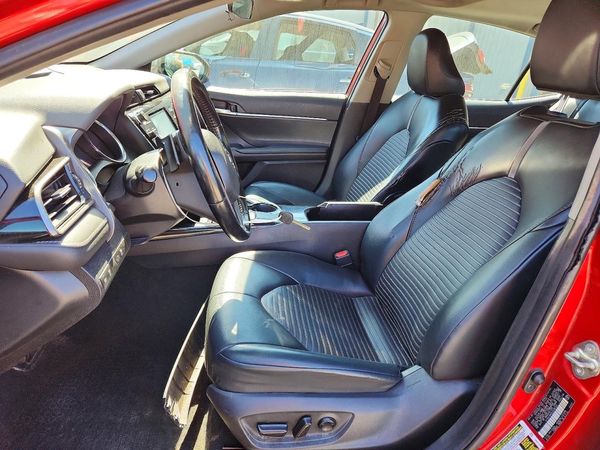 2020 TOYOTA CAMRY SE — DENT