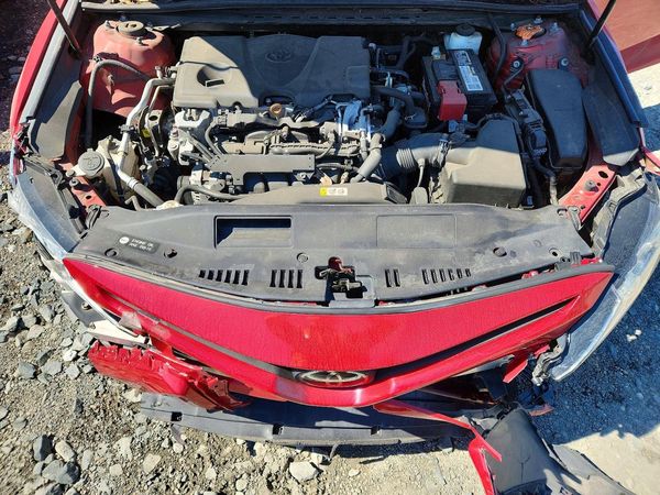 2020 TOYOTA CAMRY SE — Engine bay