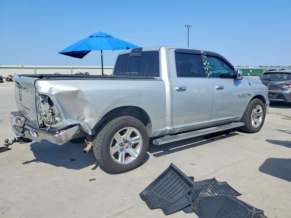 2017 RAM 1500 SLT CREW CAB 4X2