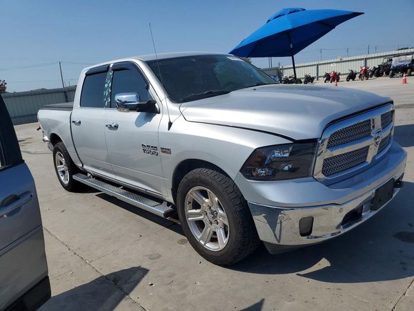 2017 RAM 1500 SLT CREW CAB 4X2