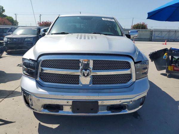 2017 RAM 1500 SLT CREW CAB 4X2