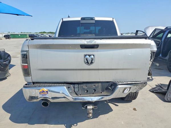 2017 RAM 1500 SLT CREW CAB 4X2