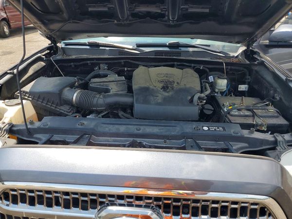 2017 TOYOTA TACOMA