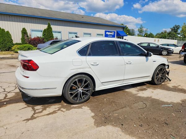 2017 VOLKSWAGEN PASSAT R-Line