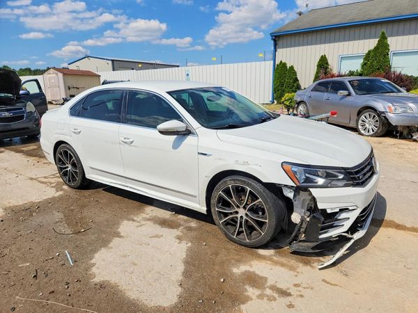2017 VOLKSWAGEN PASSAT R-Line