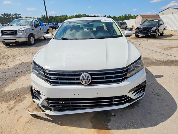 2017 VOLKSWAGEN PASSAT R-Line