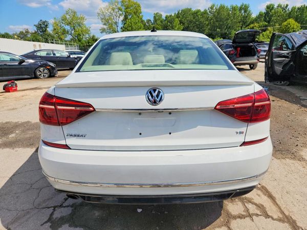2017 VOLKSWAGEN PASSAT R-Line