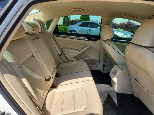 2017 VOLKSWAGEN PASSAT R-Line