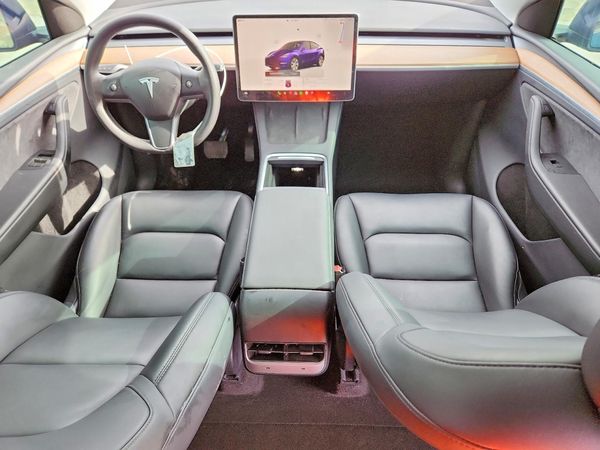 2024 TESLA MODEL Y