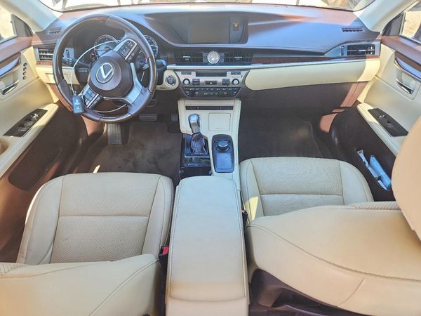2017 LEXUS ES