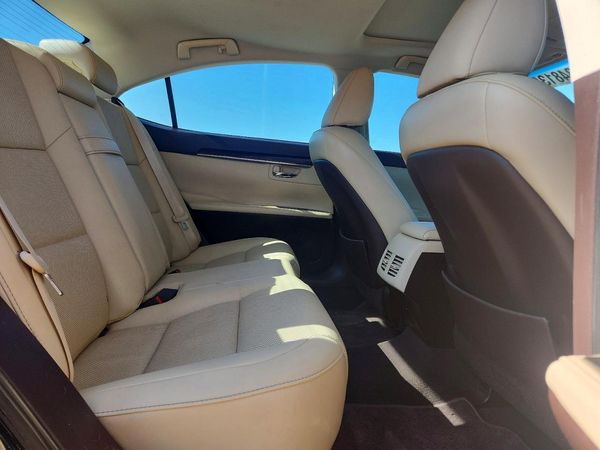 2017 LEXUS ES