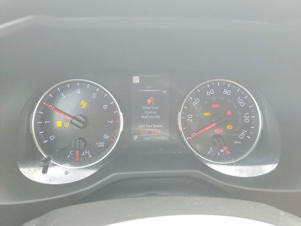 2022 TOYOTA RAV4 XLE