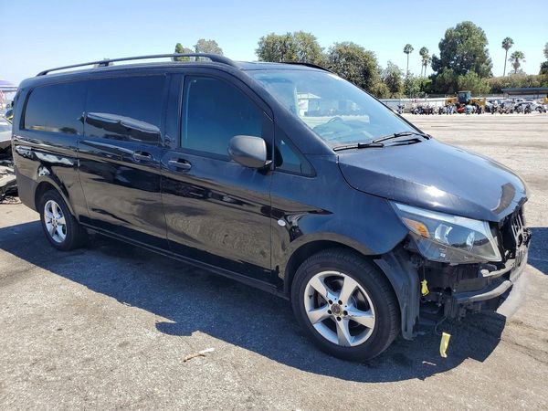 2022 MERCEDES-BENZ METRIS