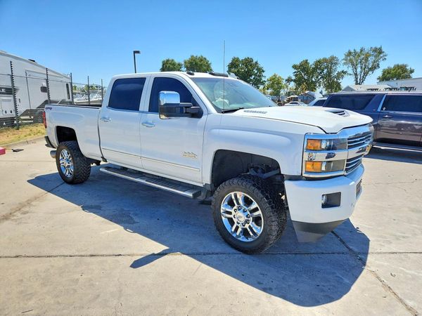2017 CHEVROLET SILVERADO High Country