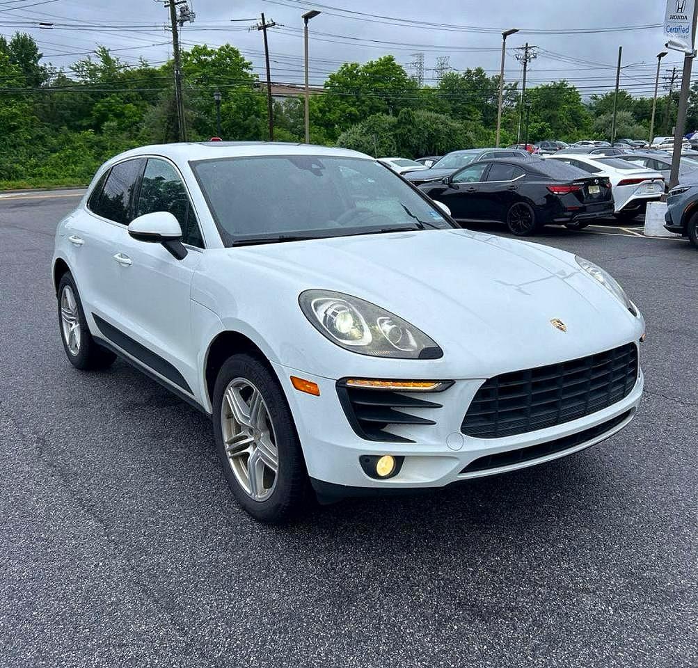2017 PORSCHE MACAN
