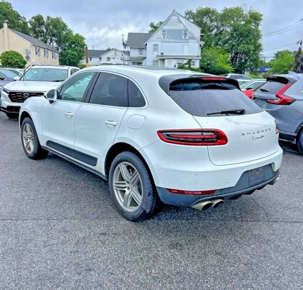 2017 PORSCHE MACAN