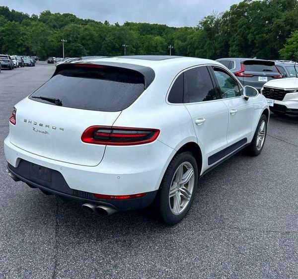 2017 PORSCHE MACAN