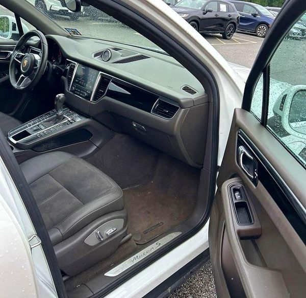 2017 PORSCHE MACAN
