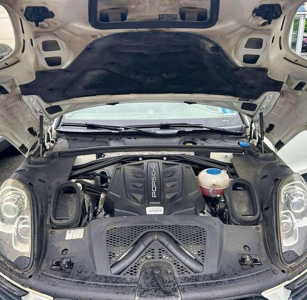 2017 PORSCHE MACAN
