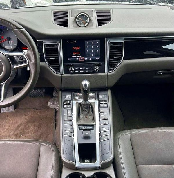 2017 PORSCHE MACAN