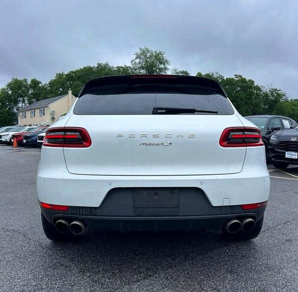 2017 PORSCHE MACAN