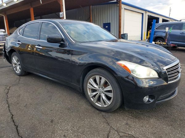 2012 INFINITI M56