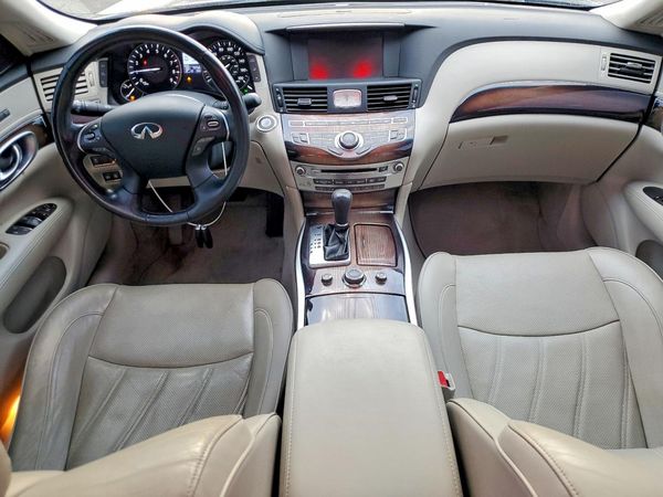 2012 INFINITI M56