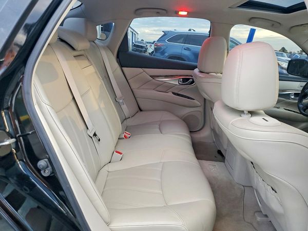 2012 INFINITI M56