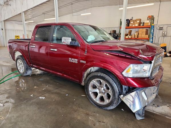 2017 RAM 1500 LARAMIE CREW CAB 4X4