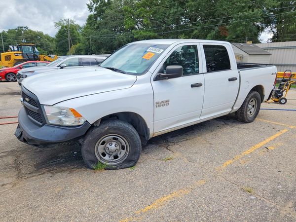 2017 RAM 1500 ST CREW CAB 4X4