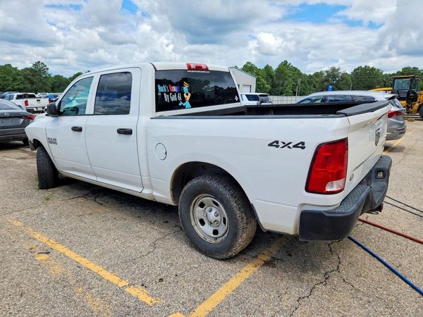 2017 RAM 1500 ST CREW CAB 4X4