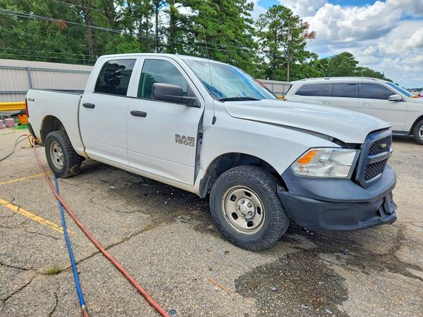 2017 RAM 1500 ST CREW CAB 4X4