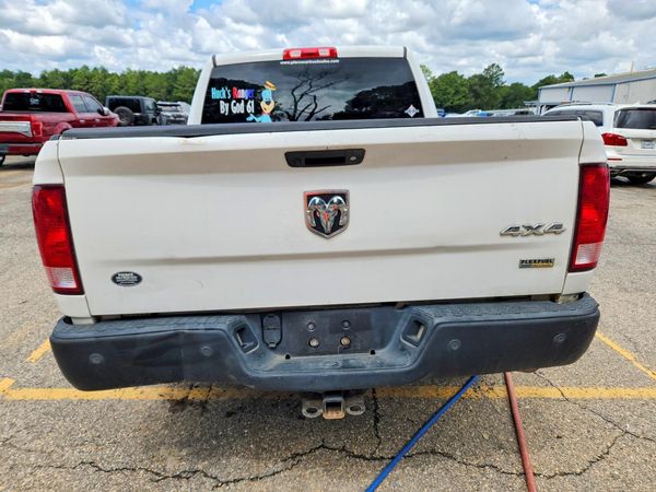 2017 RAM 1500 ST CREW CAB 4X4