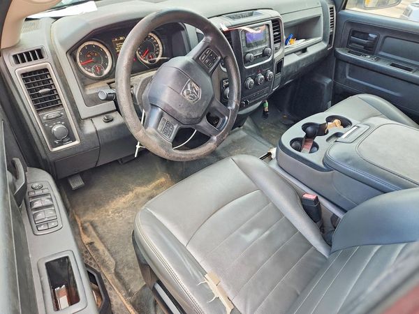 2017 RAM 1500 ST CREW CAB 4X4