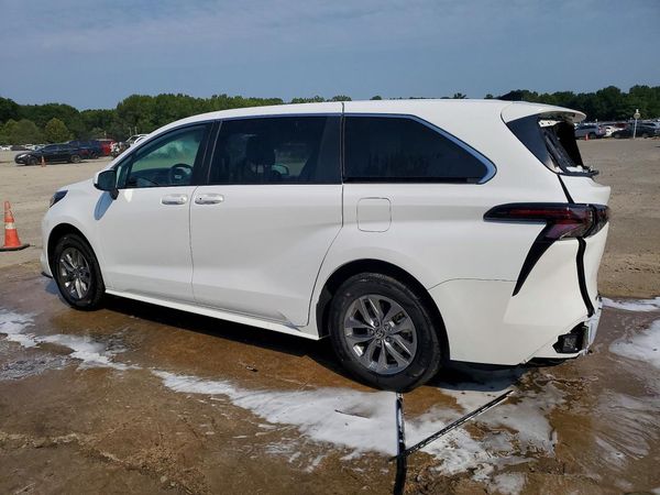 2026 TOYOTA SIENNA LE