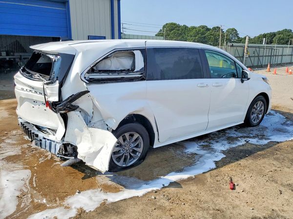2026 TOYOTA SIENNA LE